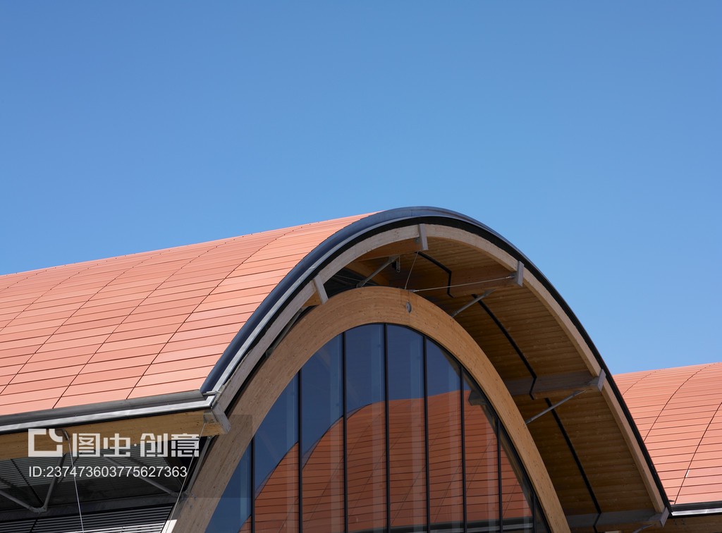 橙色调的现代建筑陶瓷屋顶Modern building ceramic roof in orange tones